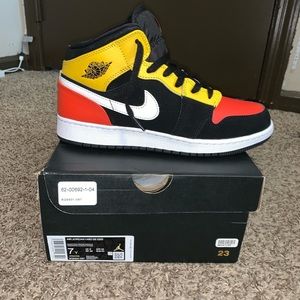 Jordan 1 mids